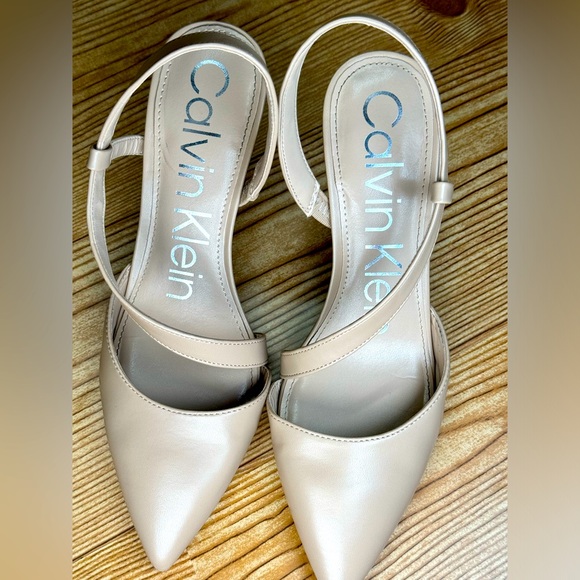 Calvin Klein Shoes - 🟢Women’s Calvin Klein Beige Tan Pumps Pointed Toe Sz 7.5 Heels